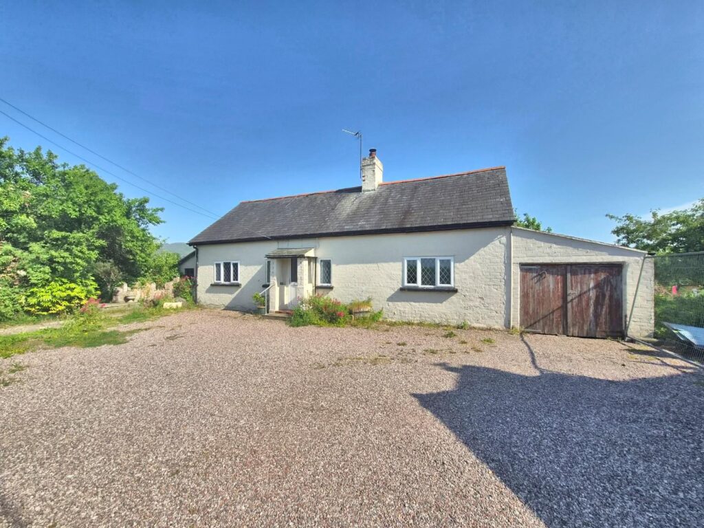 Rhewl, Ruthin, Offers Around 350000, Bungalow - Dormer Detached 3 Bedrooms, 3 bedrooms, 1 receptions
