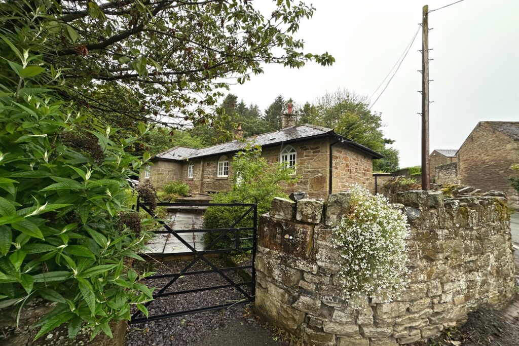 South Lodge, Glan Yr Afon, 1000, 3 Bedrooms, 3 bedrooms, 6 receptions