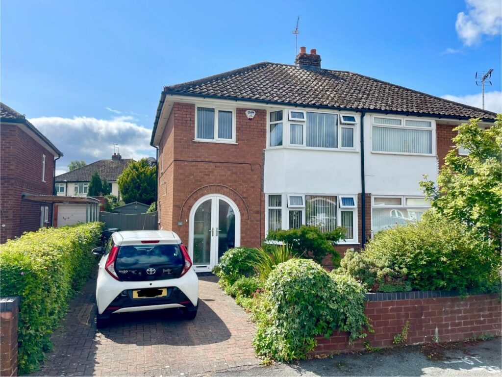 Lache Hall Crescent, Chester, Offers Over 290000, House - Semi-Detached 3 Bedrooms, 3 bedrooms, 2 receptions
