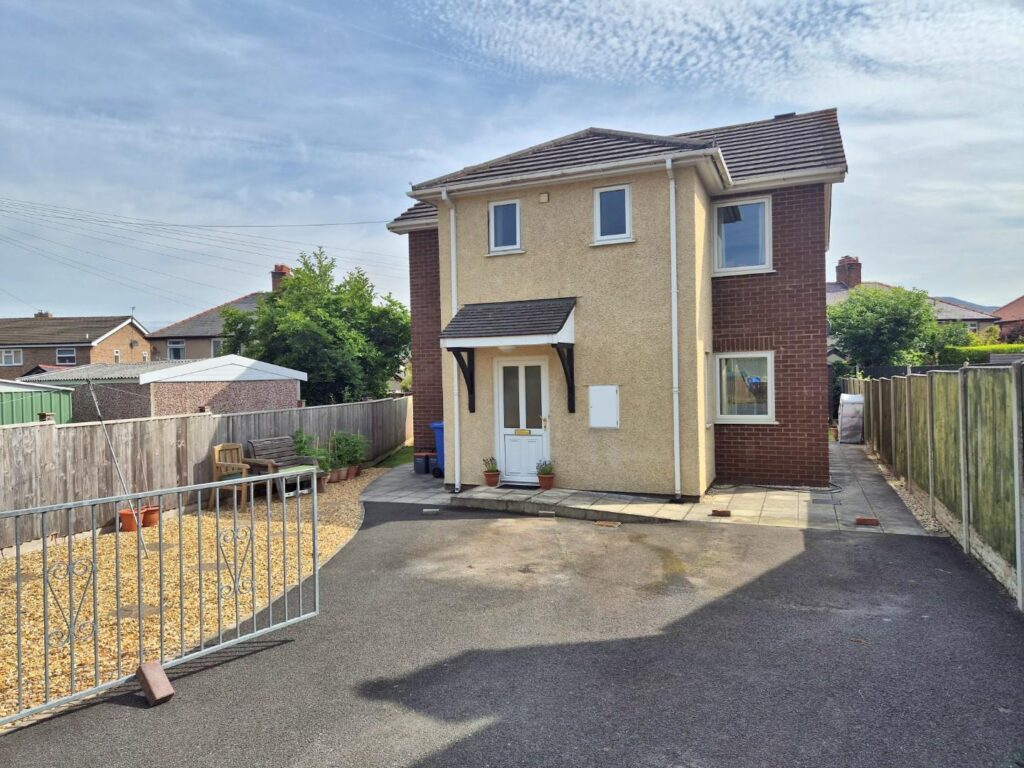 Llawr Y Dyffryn, Ruthin, Offers In The Region Of 300000, House - Detached 4 Bedrooms, 4 bedrooms, 2 receptions