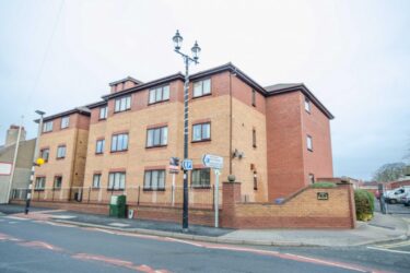 5 Llys Yr Efail, Mold