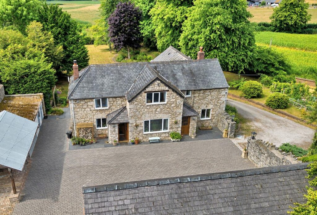 Llanfair Dyffryn Clwyd, Ruthin, Price 700000, House - Detached 4 Bedrooms, 4 bedrooms, 2 receptions