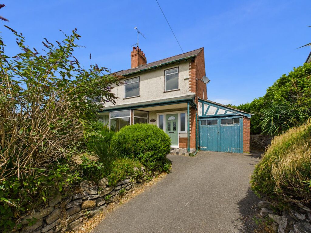 Chester Road, Mold, NEW 180000, House - Semi-Detached 3 Bedrooms, 3 bedrooms, 2 receptions