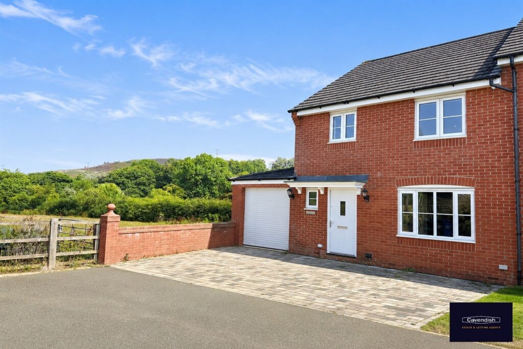 Trem Y Grug, Llandegla,  1100,  3 Bedrooms, 3 bedrooms, 1 receptions