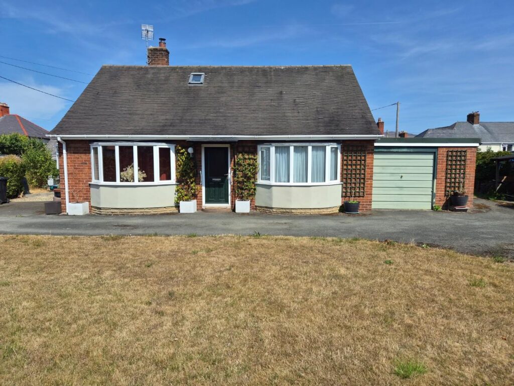 Maes Dolwen, Ruthin, Offers Around 295000, Bungalow - Dormer Detached 2 Bedrooms, 2 bedrooms, 2 receptions