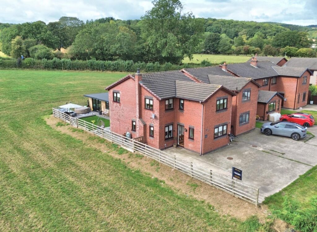 Maes Derw, Rhewl, Ruthin, Price 375000, House - Detached 4 Bedrooms, 4 bedrooms, 1 receptions