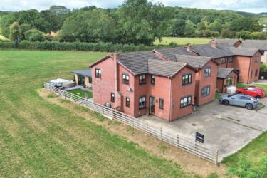 Maes Derw, Rhewl, Ruthin