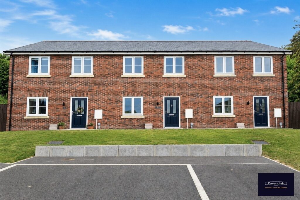 Lluesty Gardens, Holywell,  1200,  3 Bedrooms, 3 bedrooms, 1 receptions