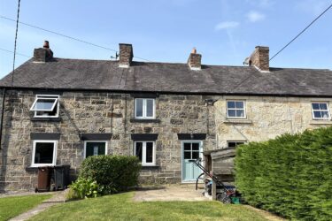 Stone Row, Ffrith