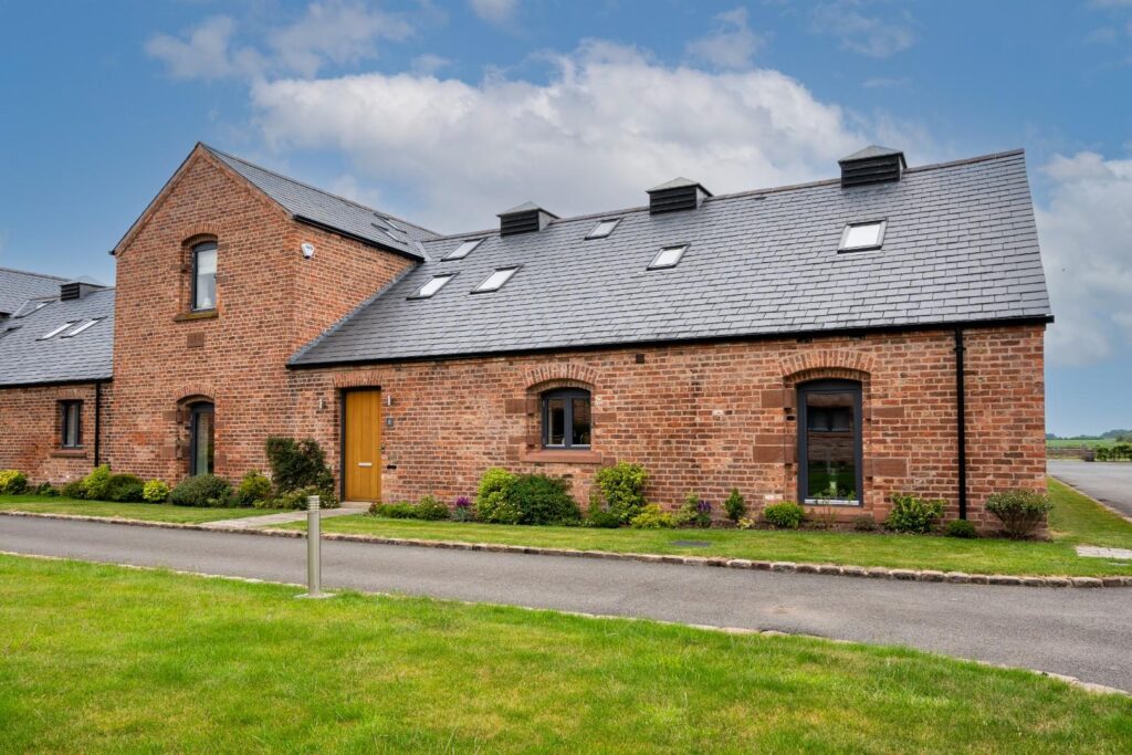 The Green, Poulton, Chester, No Onward Chain 1000000, Barn Conversion 5 Bedrooms, 5 bedrooms, 3 receptions