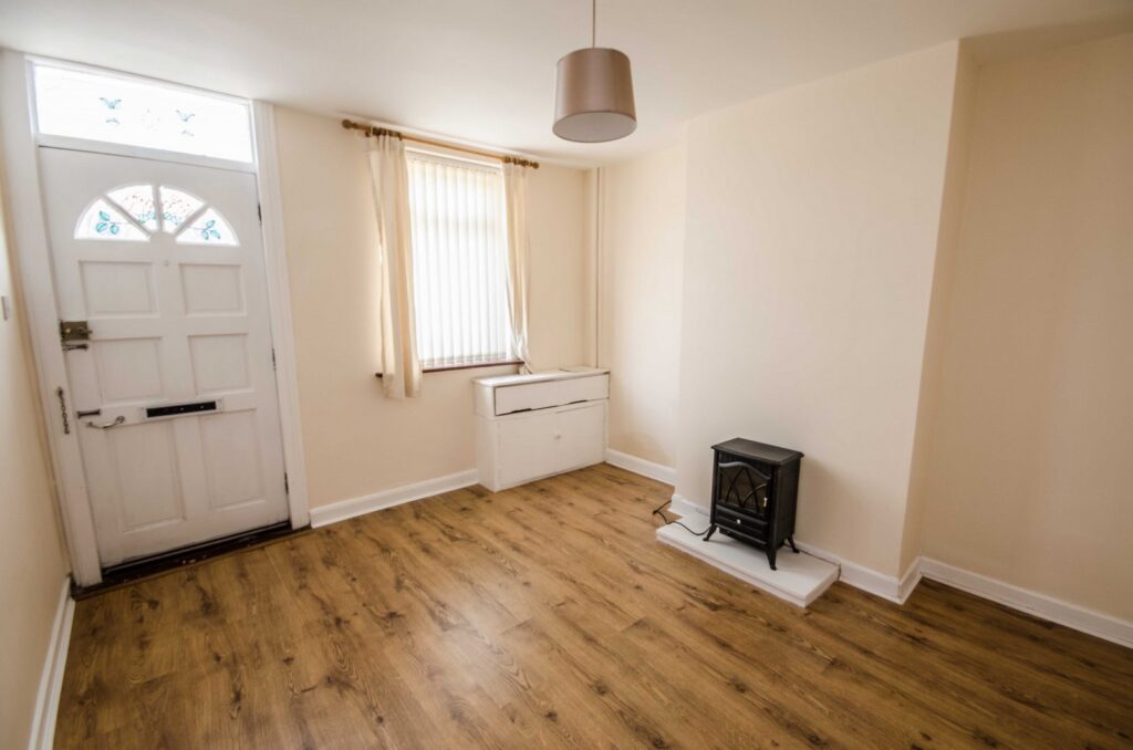 20 High Street, Saltney,  925,  2 Bedrooms, 2 bedrooms, 1 receptions