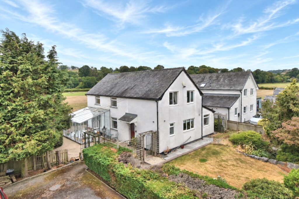 Corwen, NEW 350000, House - Detached 4 Bedrooms, 4 bedrooms, 3 receptions