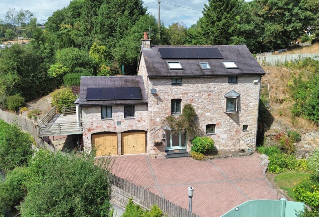 Pwllglas, Ruthin, Price 525000, House - Detached 3 Bedrooms, 3 bedrooms, 3 receptions