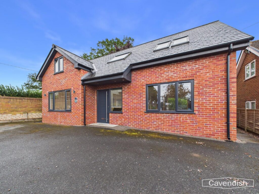 Castle Park, Ruthin, Offers Around 340000, House - Detached 3 Bedrooms, 3 bedrooms, 1 receptions