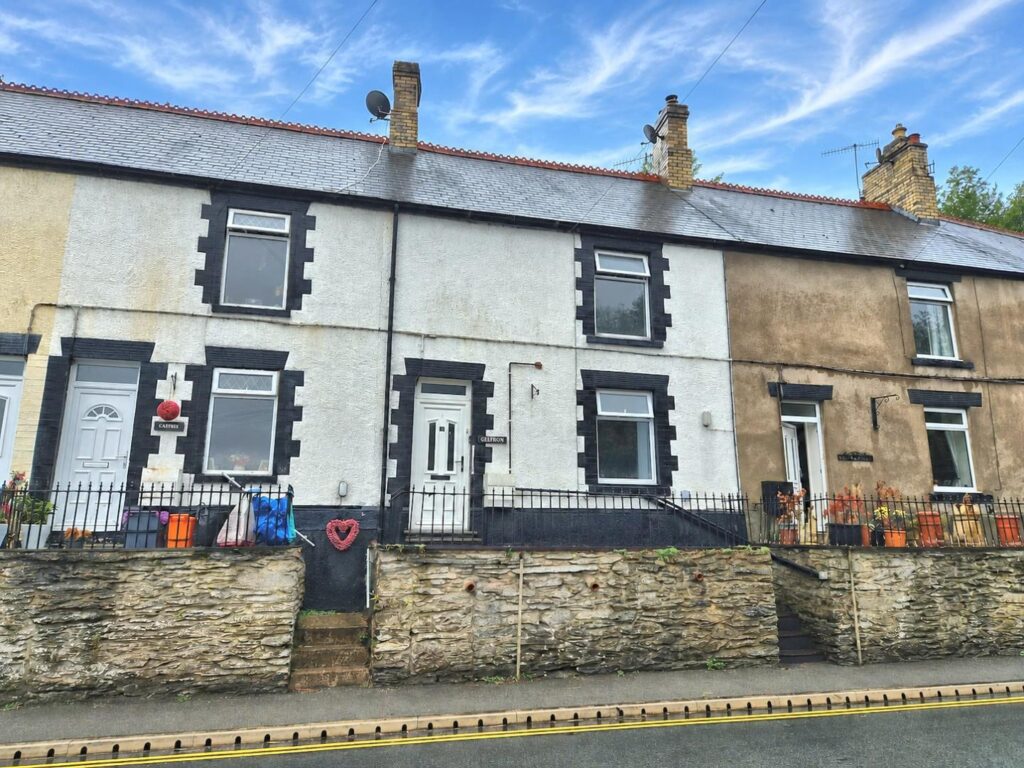Corwen Road, Ruthin, Offers Over 125000, House - Mid Terrace 2 Bedrooms, 2 bedrooms, 2 receptions