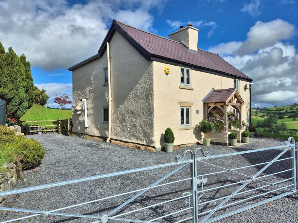 Gwyddelwern, Corwen, Price 500000, House 4 Bedrooms, 4 bedrooms, 2 receptions