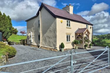 Gwyddelwern, Corwen