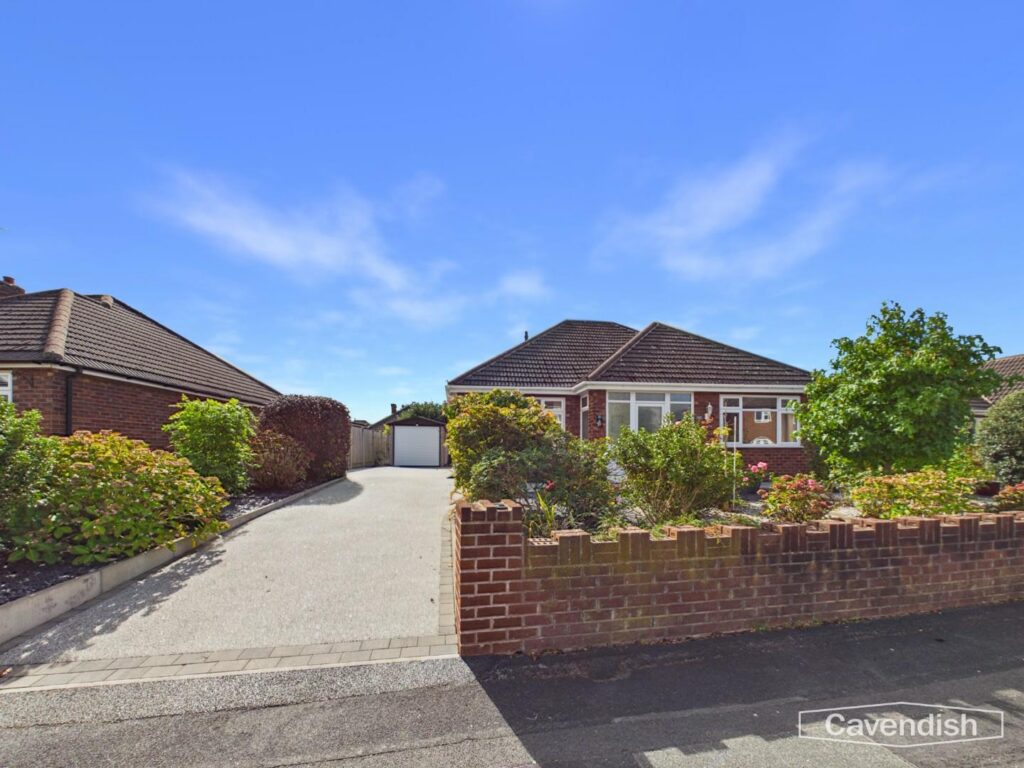 Manor Drive, Great Boughton, Chester, Asking Price 500000, Bungalow - Detached 2 Bedrooms, 2 bedrooms, 3 receptions