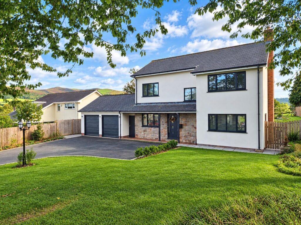 Llanfair Dyffryn Clwyd, Ruthin, Price 595000, House - Detached 3 Bedrooms, 3 bedrooms, 3 receptions